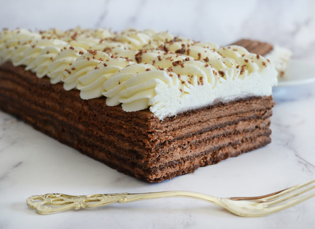 עוגת שכבות עם קרם שנטילי שוקולד ללא גלוטן | צילום: ספיר דהן