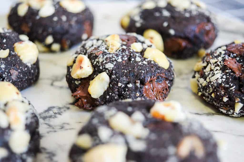 עוגיות פאדג׳ שוקולד ואגוזי לוז | צילום: ספיר דהן