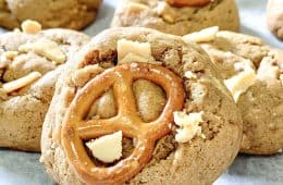 עוגיות בלונדי ובייגלה | צילום: ספיר דהן
