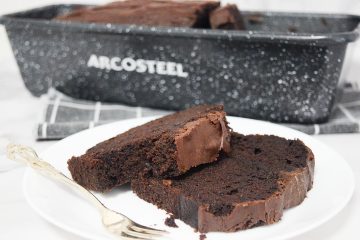 עוגת שוקולד בחושה פשוטה ועשירה (פרווה) | צילום: ספיר דהן