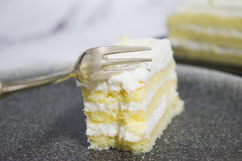 עוגת שכבות שוקולד לבן ללא גלוטן (כשרה לפסח!) | צילום: ספיר דהן